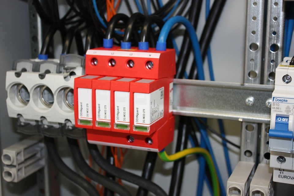 U berspannungsschutz bei Elektro Finkbeiner in Weinstadt